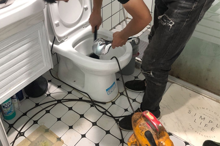 巴宜疏通下水道