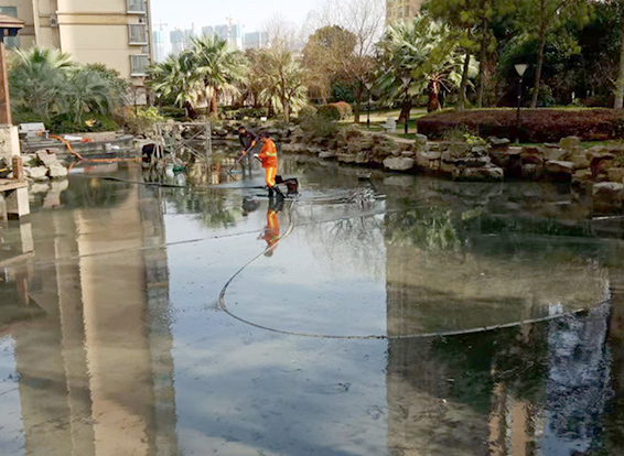 巴宜景观池淤泥清理